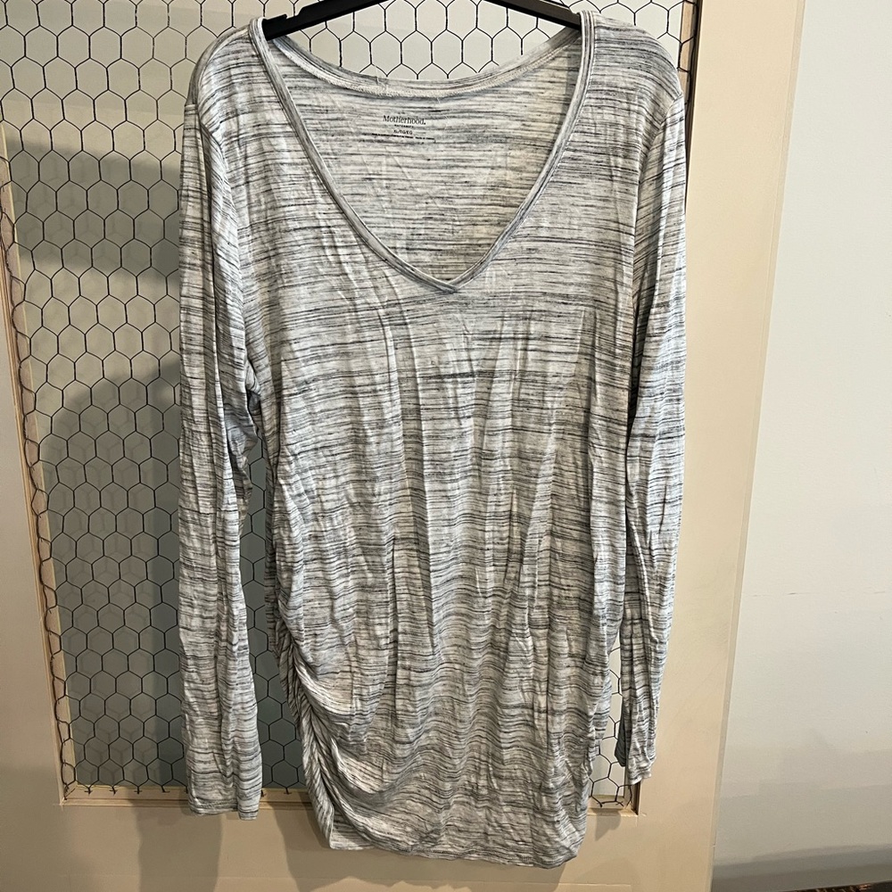 Grey heathered long sleeve maternity tee